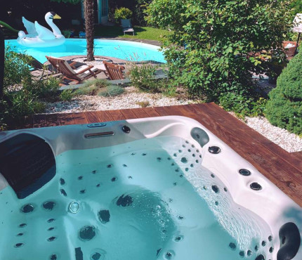 SPA  RIGIDE A USAGE PARTICULIER