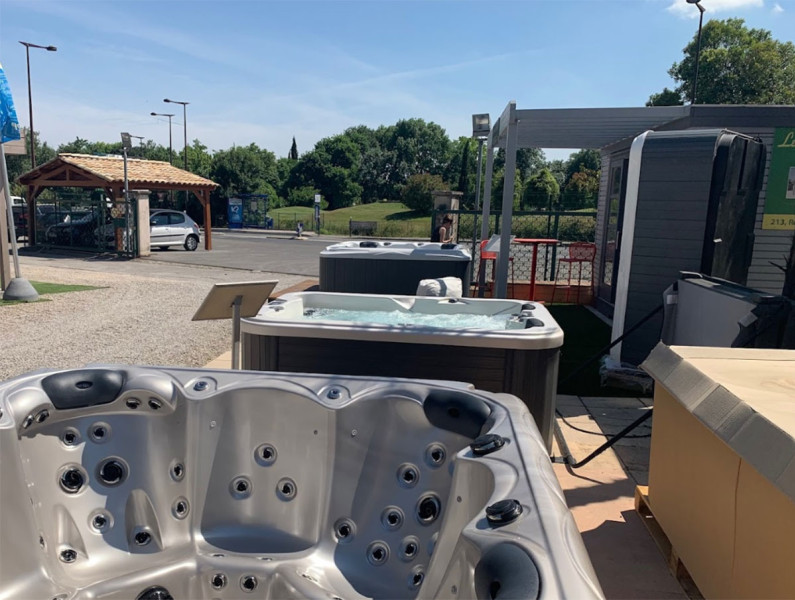 Magasin Abris de Provence, distributeur officiel de BE SPA, situé à Grasse, Alpes-Maritimes, showroom de spas