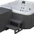 Accessoires inclus avec la gamme professionnelle de spas : un escalier robuste en composite et un coffre à filtre à sable. L'escalier facilite l'accès au spa tandis que le coffre à filtre à sable assure une filtration efficace et discrète.